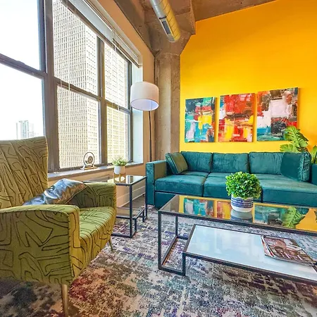 Spacious 2Br South Loop Suite With Skyline View, Optional Parking And Gym Access Close To Mccormick Place, Grant Park, Museum Campus & Cta Lines