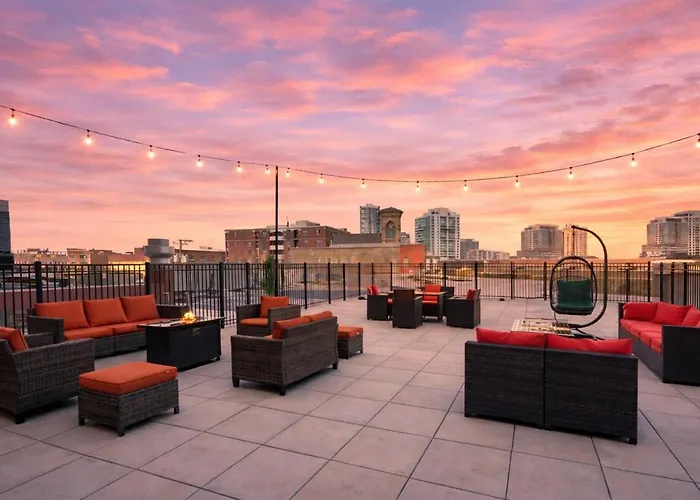 Spacious 2br South Loop With Skyline View, Optional Parking And Gym Access Close To Mccormick Place, Grant Park, Museum Campus & Cta Lines Chicago
